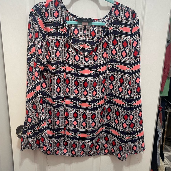 American City Wear Red and White Graphic Blouse with Cuffed Long Sleeves - Picture 2 of 10